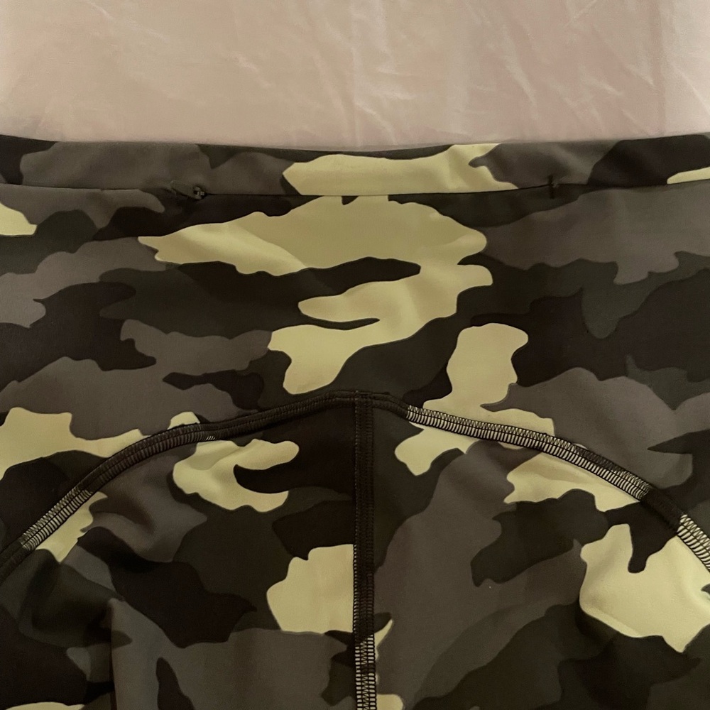 Green camo Lululemon yoga pants - Picture 3 of 4